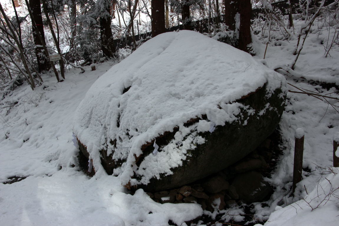 鬼滅の刃 龍の割石 竜の割石