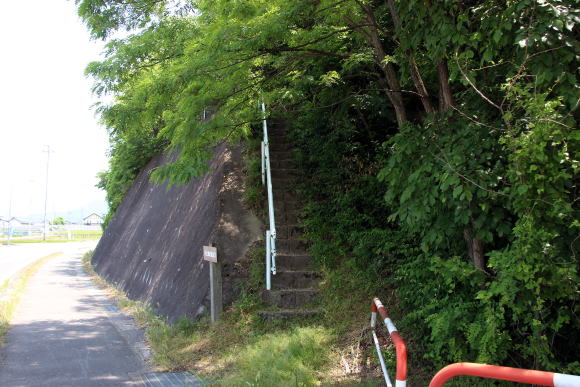 井上城址登山口